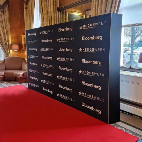 step and repeat SEG pop up hedge